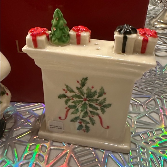 Lenox Festive Santa and Mantel Figurine Salt &Pepper Shakers New - Picture 3 of 4